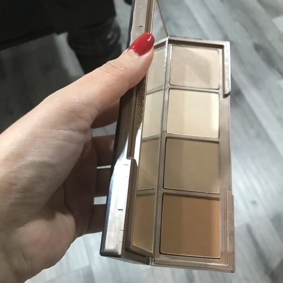 Brand new urban decay countour pallete - Picture 2 of 3
